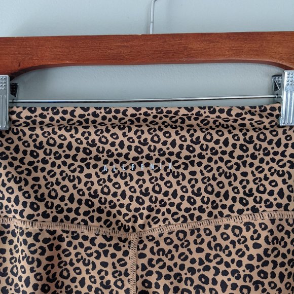 ALLFENIX | Cheetah Sand 7/8 Legging Size XS - Picture 7 of 10